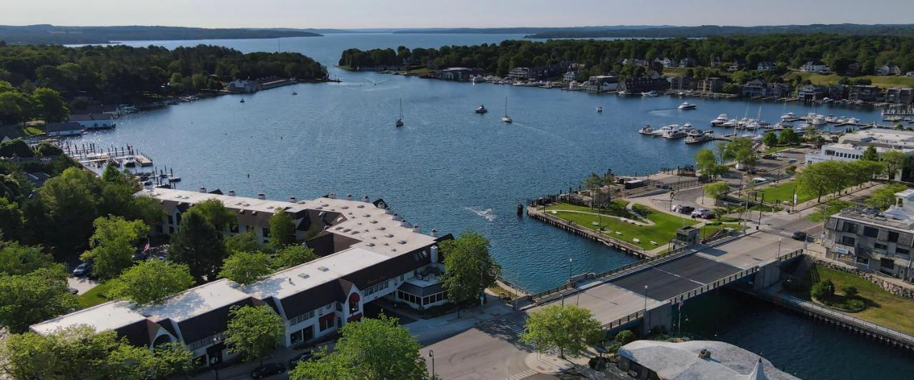 359 Edgewater Inn Charlevoix Luaran gambar